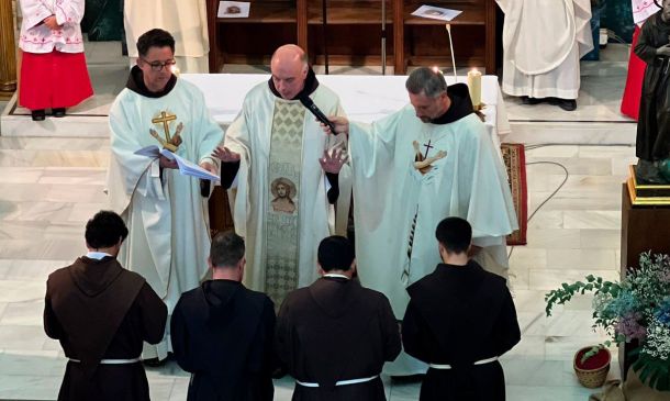 Compromiso a vivir para toda la vida el santo Evangelio. Profesiones solemnes